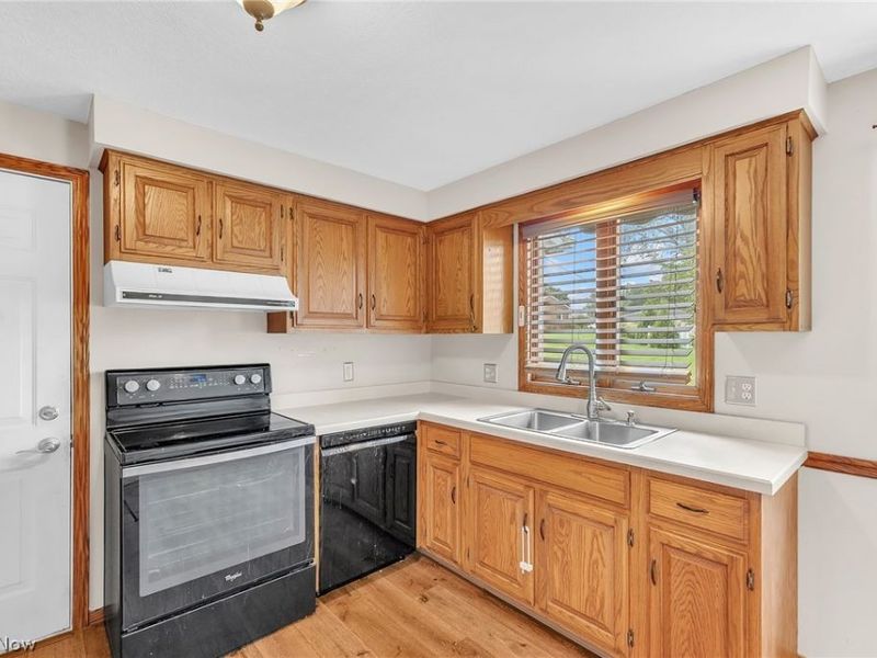 1846 Opal Street, Louisville, OH 44641 Photo 6