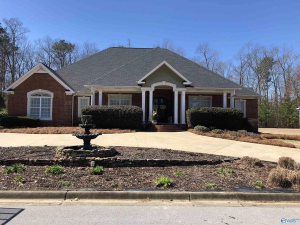 104 Chelsea Lane, Rainbow City, AL 35906