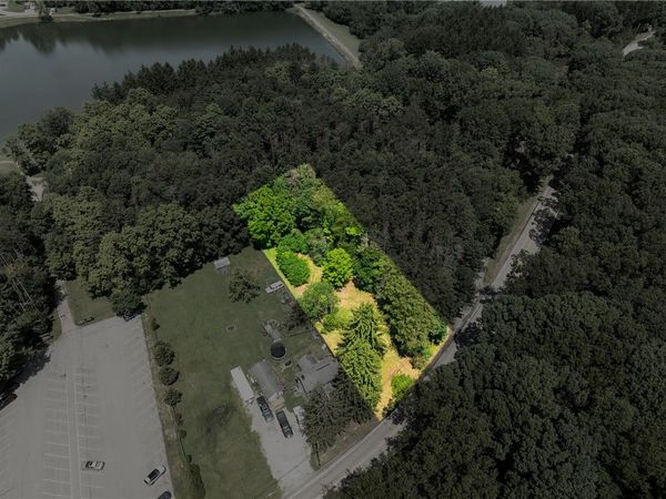 167 Twin Lakes Rd , Latrobe, PA 15650
