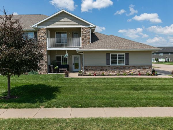 340 E Franklin Street, Unit 104, Eldridge, IA 52748
