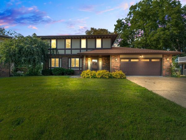 1428 N 7th Avenue E, Newton, IA 50208