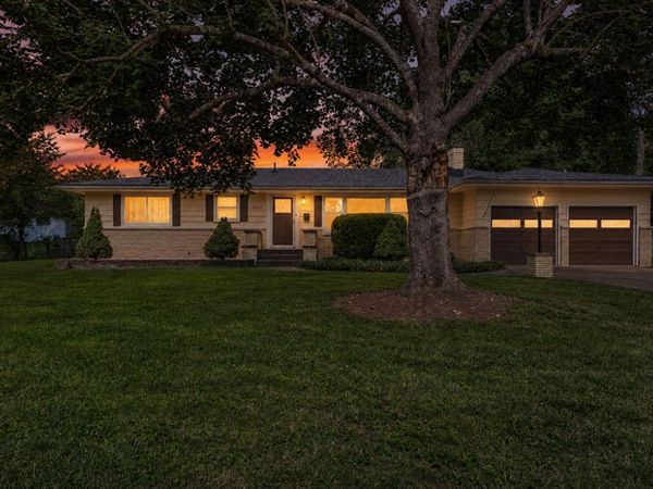 1955 S Valleyroad Avenue , Springfield, MO 65804