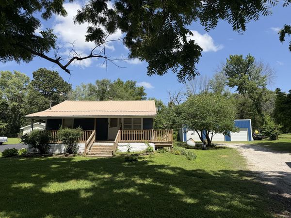 624 N Oakland Avenue, Bolivar, MO 65613