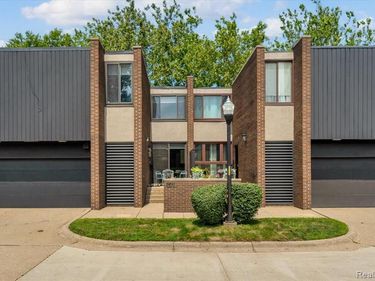 1243 Navarre Place, Detroit, MI 48207