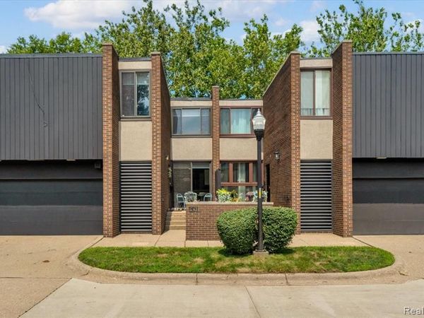 1243 Navarre Place, Detroit, MI 48207