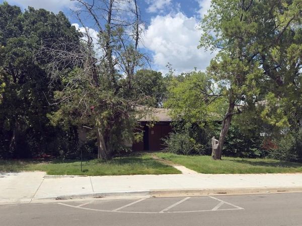 700 W Sycamore Street , Denton, TX 76201