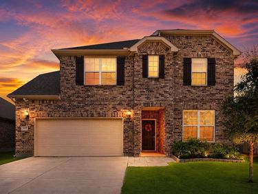 825 Crest Breeze Drive, Fort Worth, TX 76052