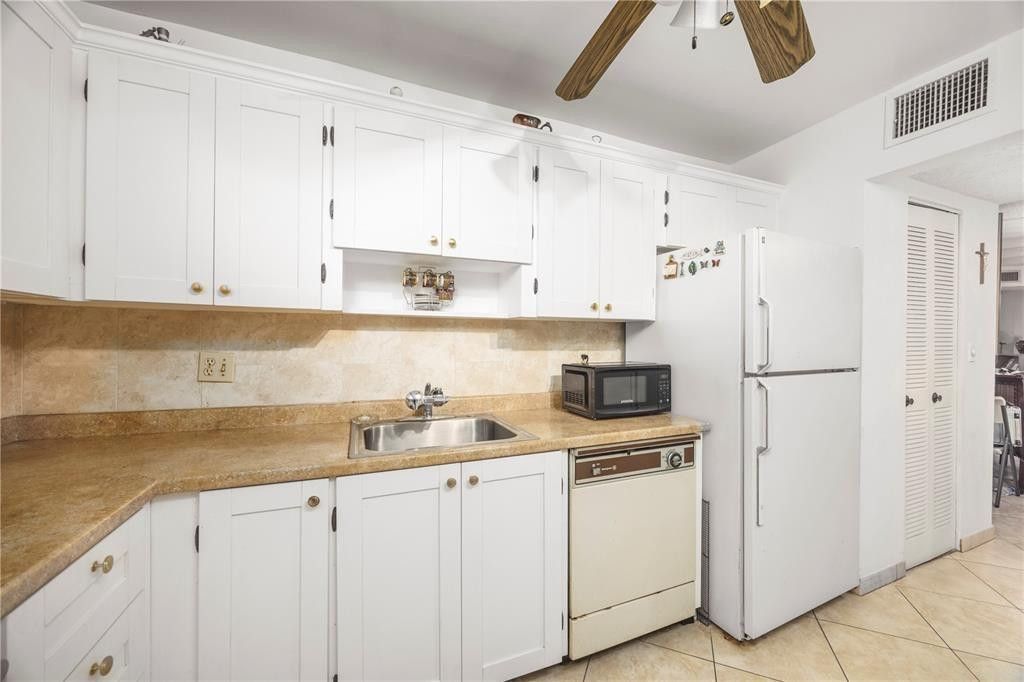 3990 NW 42nd Avenue, Unit 311, Lauderdale Lakes, FL 33319 Photo