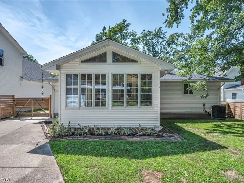 4827 Maple Street, Willoughby, OH 44094 Photo 4