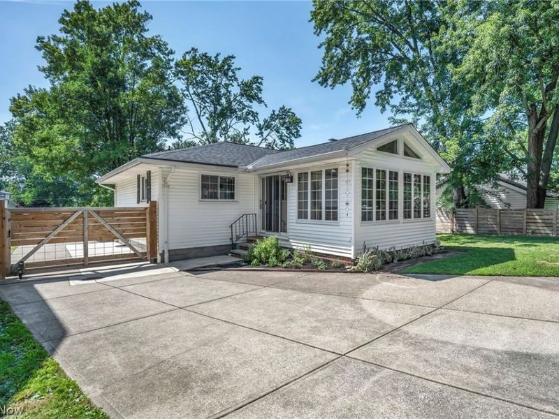 4827 Maple Street, Willoughby, OH 44094 Photo 5