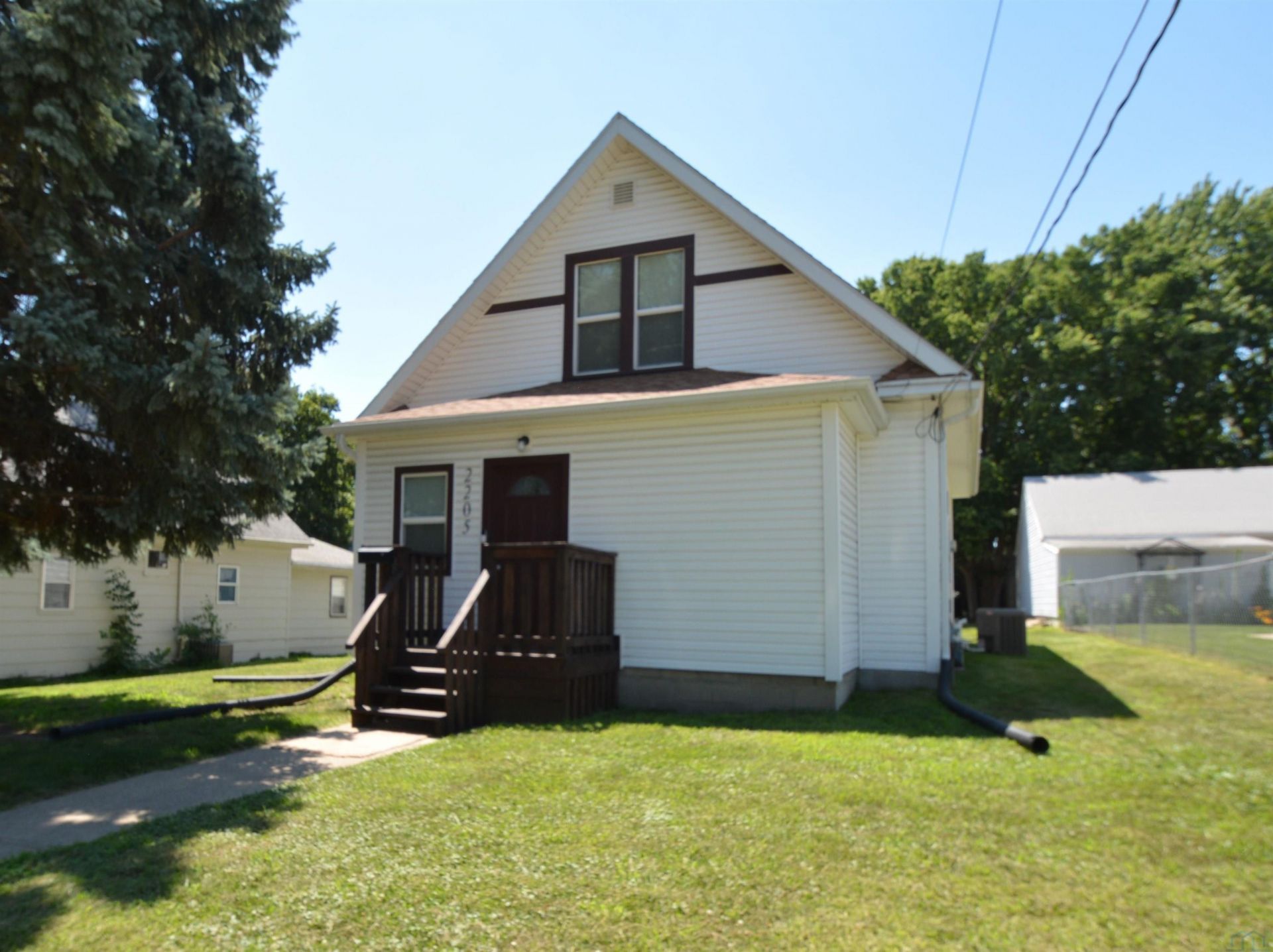 2205 S Royce St, Sioux City, IA 51106 Main Photo