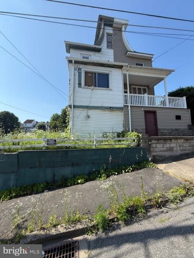 1000 W MULBERRY STREET , COAL TOWNSHIP, PA 17866