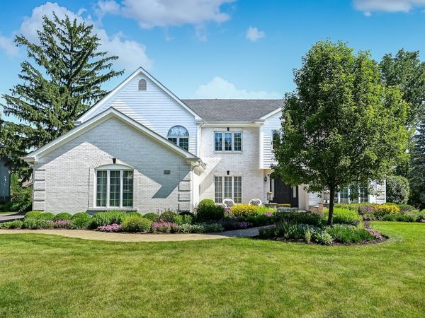 32 Ridgefield Lane , Burr Ridge, IL 60527