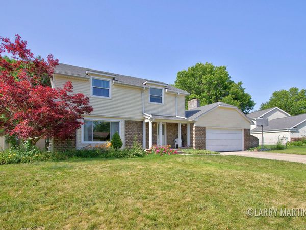 5316 Queensbury Drive SE, Grand Rapids, MI 49508