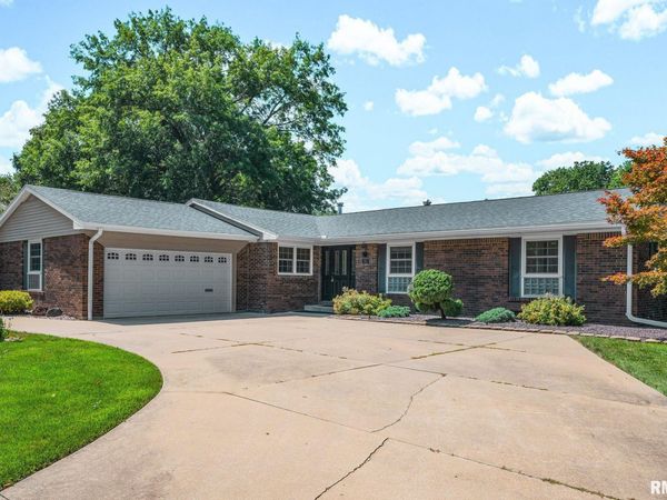 192 POTAWATOMI Road, Galesburg, IL 61401