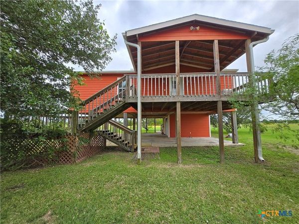 205 Buckskin Drive , Palacios, TX 77465