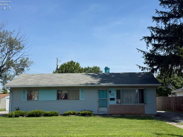 1716 Moore Street, Fremont, OH 43420