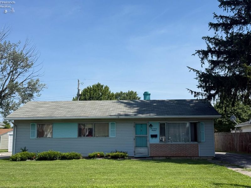 1716 Moore Street, Fremont, OH 43420 Photo 1
