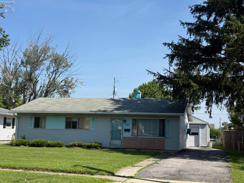 1716 Moore Street, Fremont, OH 43420 Photo 2