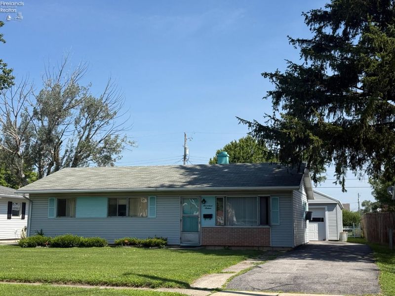 1716 Moore Street, Fremont, OH 43420 Photo 3