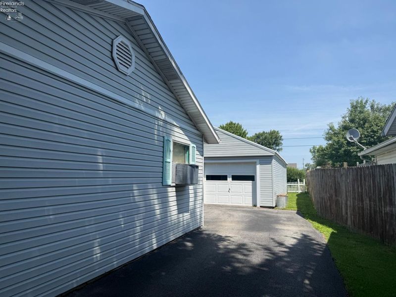 1716 Moore Street, Fremont, OH 43420 Photo 35