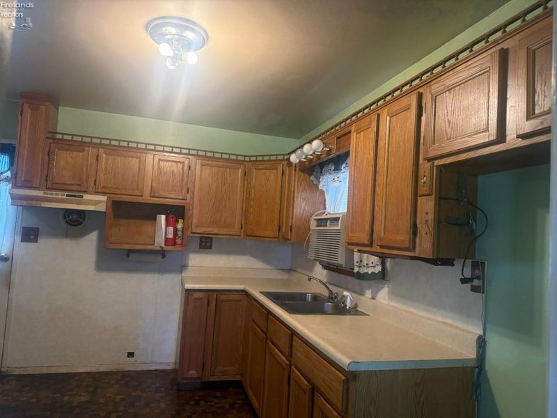 1716 Moore Street, Fremont, OH 43420 Photo 8