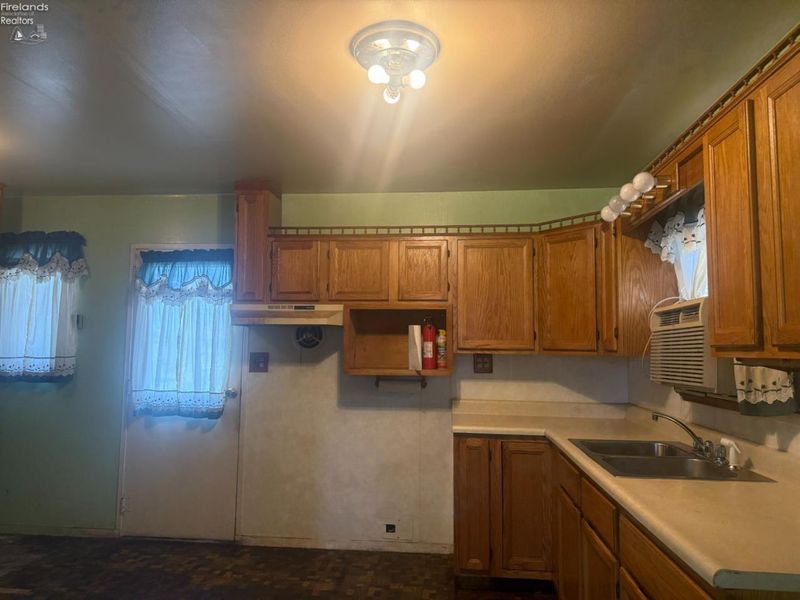 1716 Moore Street, Fremont, OH 43420 Photo 9