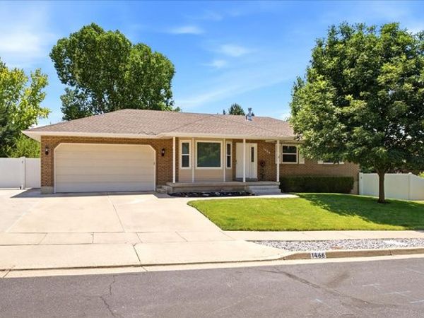1466 OAKRIDGE DR , Layton, UT 84040
