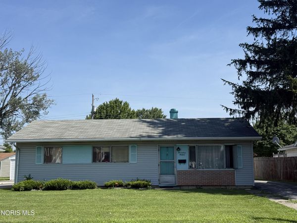 1716 Moore Street , Fremont, OH 43420