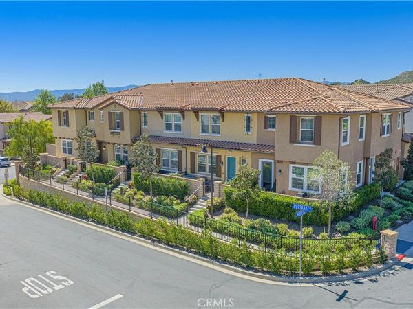28706 Jardineras, Valencia, CA 91354