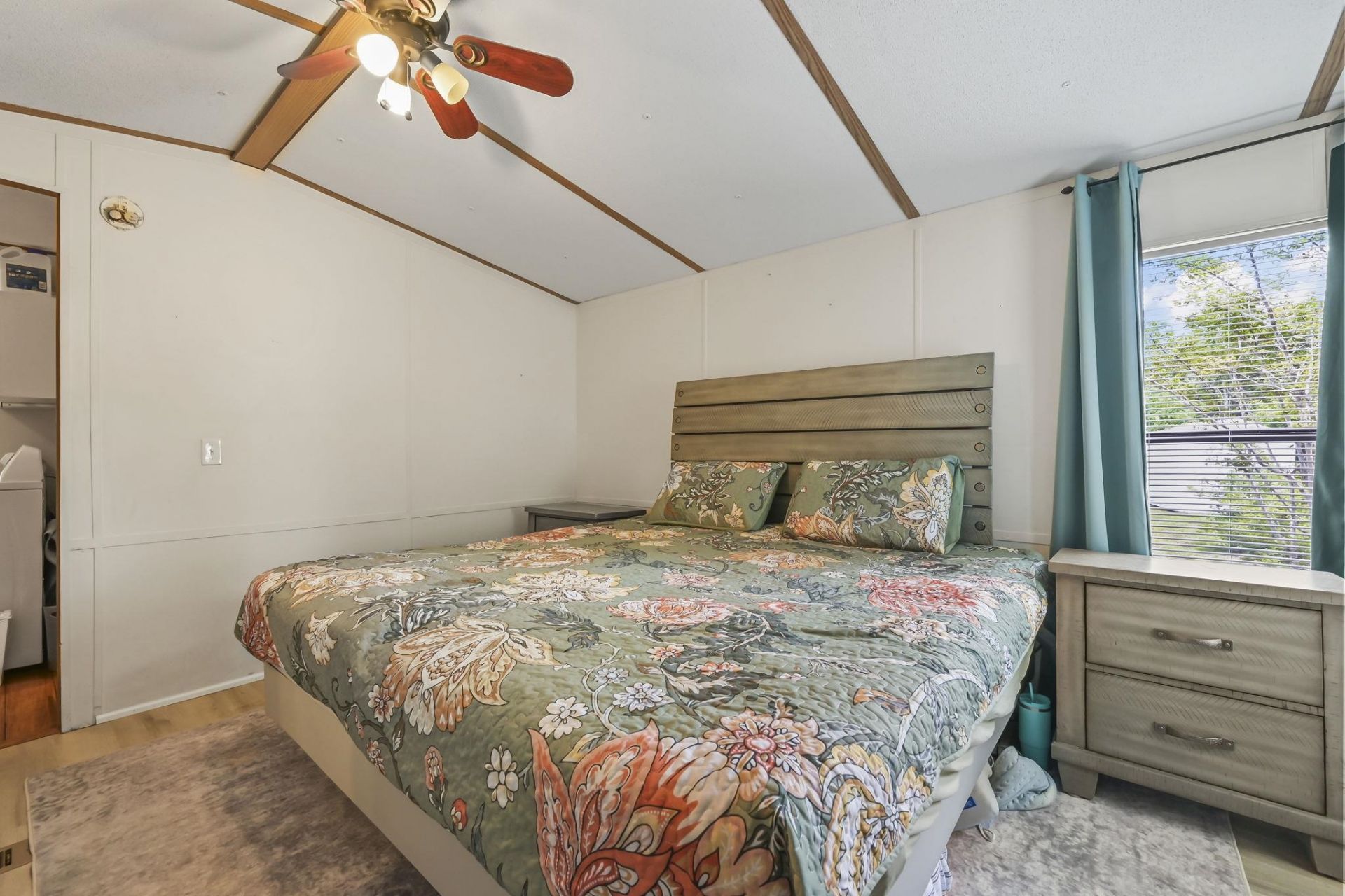 145 Ridgeway Loop Photo 14