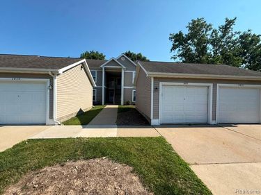 1421 Heatherwood Lane, Ann Arbor, MI 48108