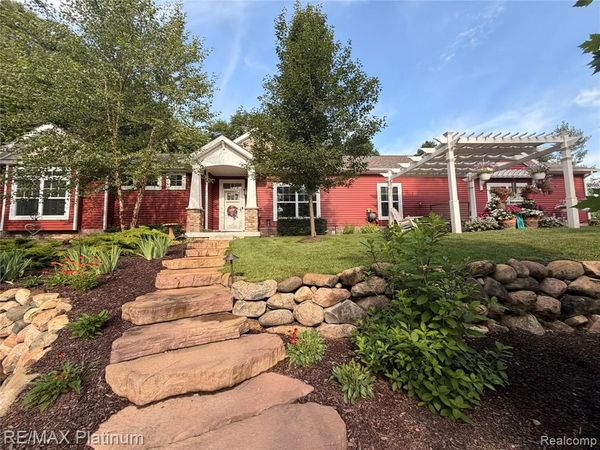 2676 Crooked Lake Road, Genoa Twp, MI 48843
