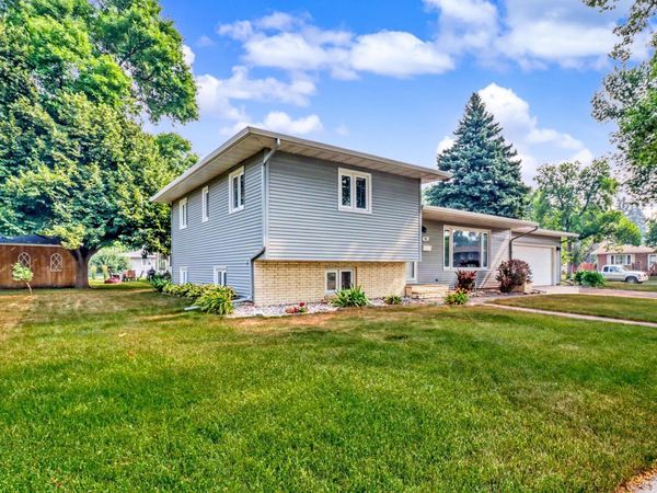 201 29th Avenue N, Fargo, ND 58102