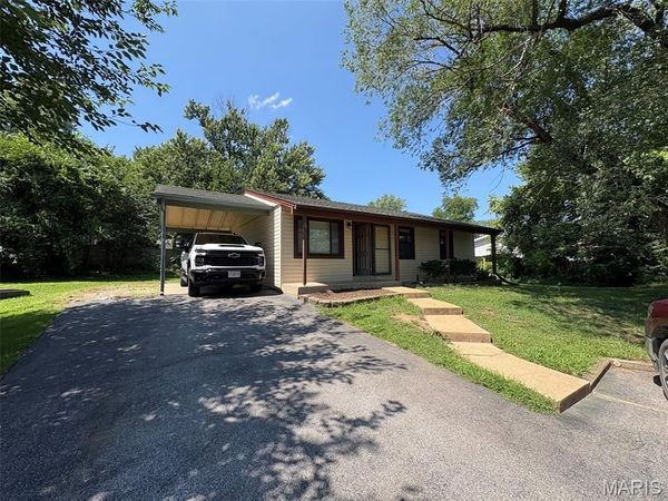 34 Orchard Hills Drive , St Peters, MO 63376