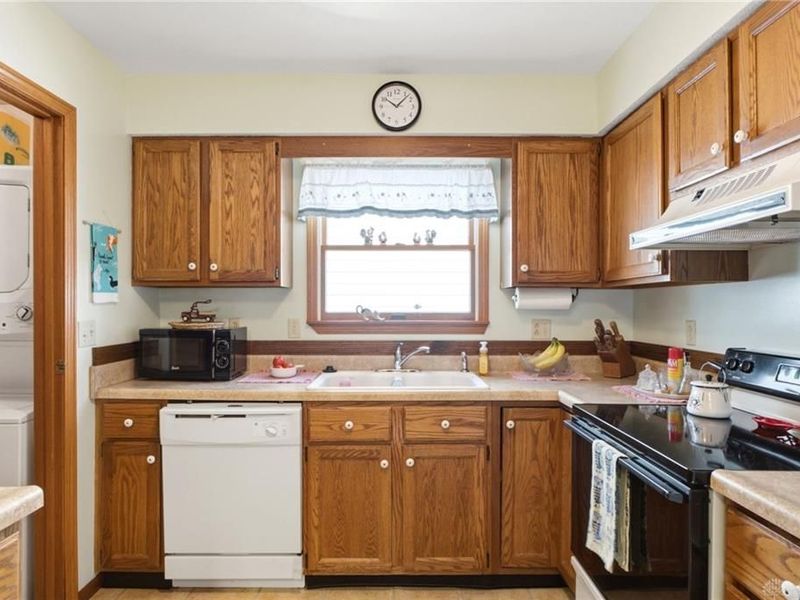 819 Spring Lake Circle, Enon Vlg, OH 45323 Photo 10
