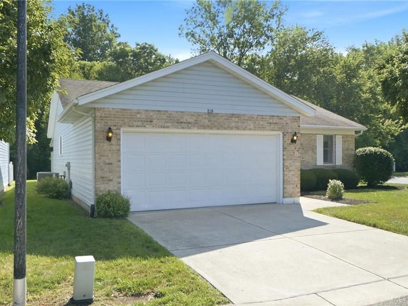 819 Spring Lake Circle, Enon Vlg, OH 45323 Photo 3