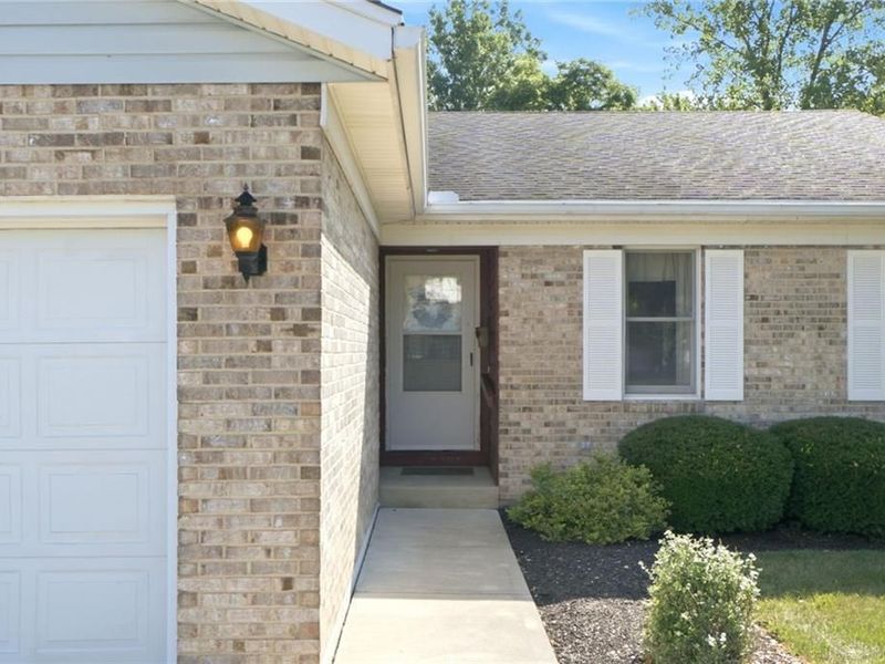819 Spring Lake Circle, Enon Vlg, OH 45323 Photo 4
