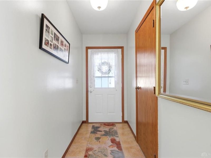 819 Spring Lake Circle, Enon Vlg, OH 45323 Photo 5