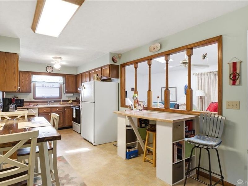 819 Spring Lake Circle, Enon Vlg, OH 45323 Photo 7