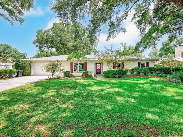 911 WOODCLIFF AVENUE , TAMPA, FL 33613
