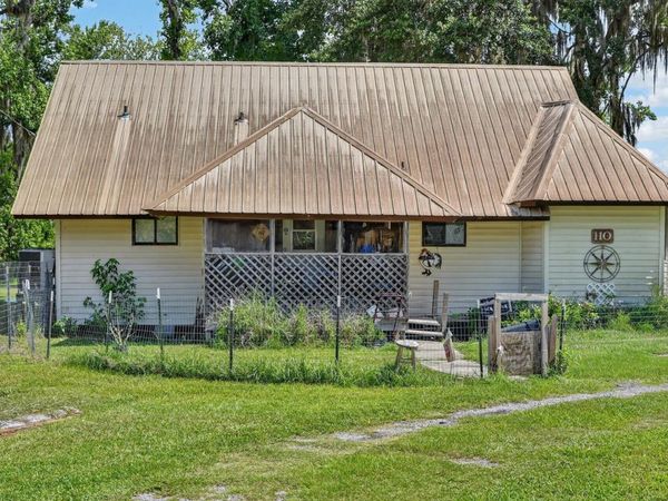 110 W PALM AVENUE , CRESCENT CITY, FL 32112