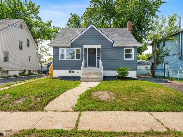 429 Wheatsheaf Rd, Roselle, NJ 07203
