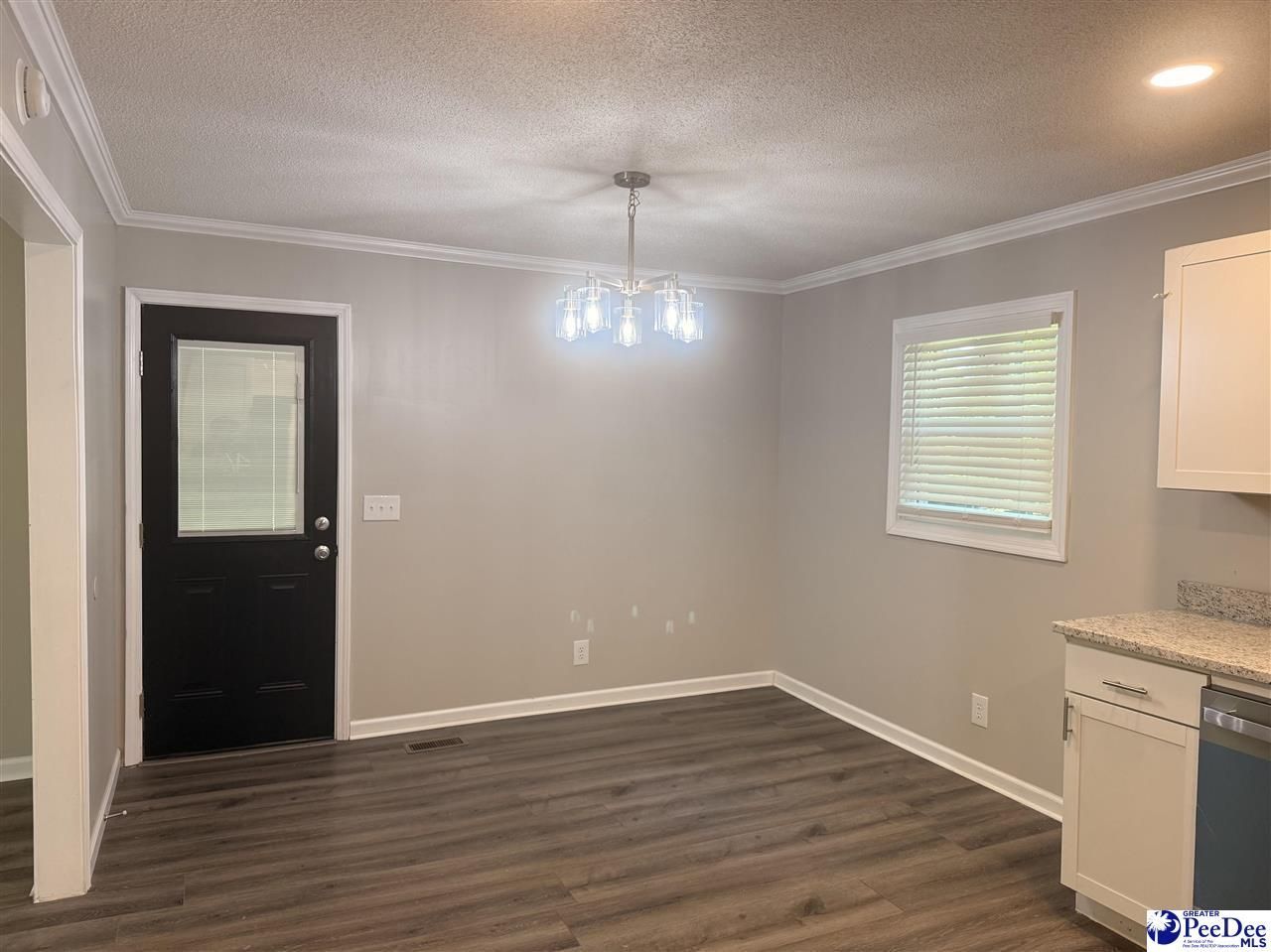 2104 New Hope Dr Photo 5