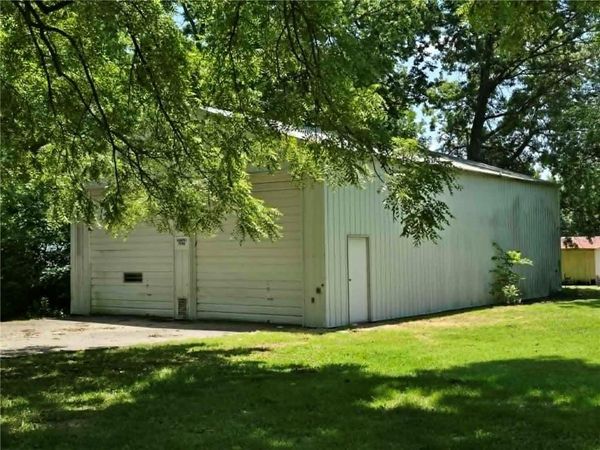 208 E Bodine Avenue, Clinton, MO 64735