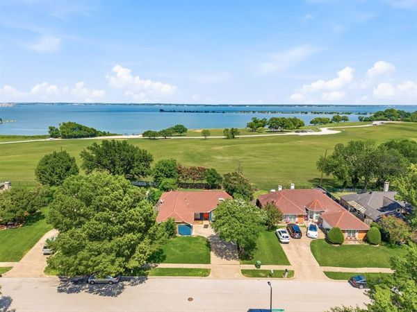 5402 Peninsula Way , Garland, TX 75043