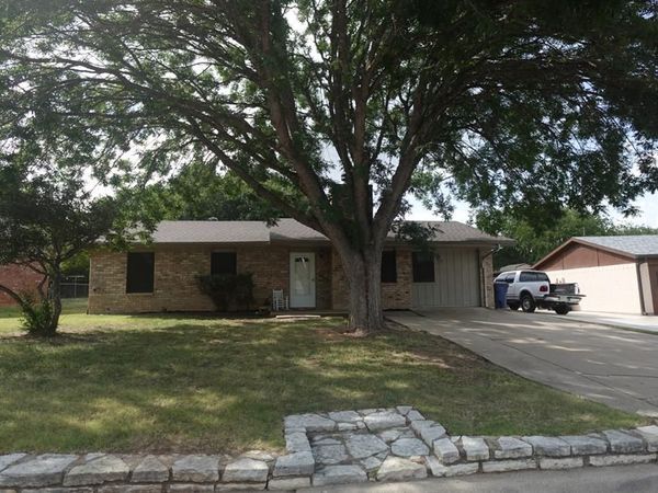 1414 W Torrey Street , Granbury, TX 76048
