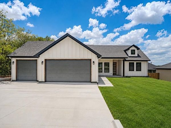 5712 Stonegate Circle, Granbury, TX 76048
