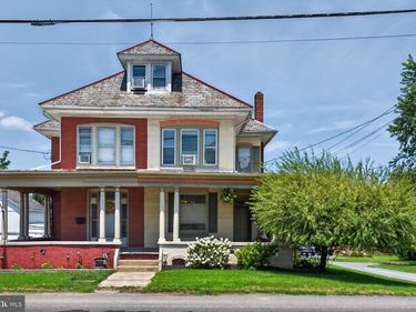201 W MAIN STREET, LEOLA, PA 17540