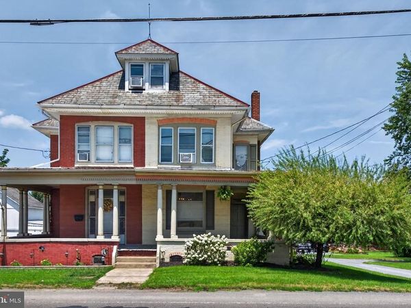 201 W MAIN STREET, LEOLA, PA 17540